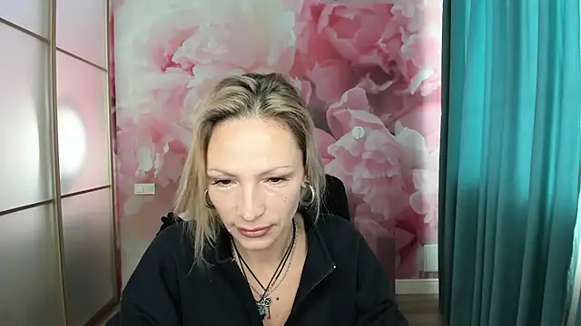 Snapshot of AlinaMoor chatting on October 21, 2025, 5:41 am AlinaMoor online show from October 21, 2025, 5:41 am