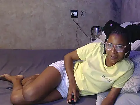 petite queenx online show from October 28, 2025, 2:42 pm