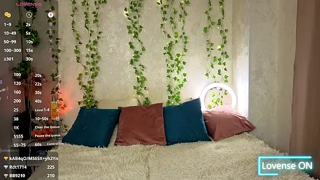 Snapshot of _Cats_eyes_ chatting on November 28, 2025, 12:19 pm Cats eyes online show from November 28, 2025, 12:19 pm