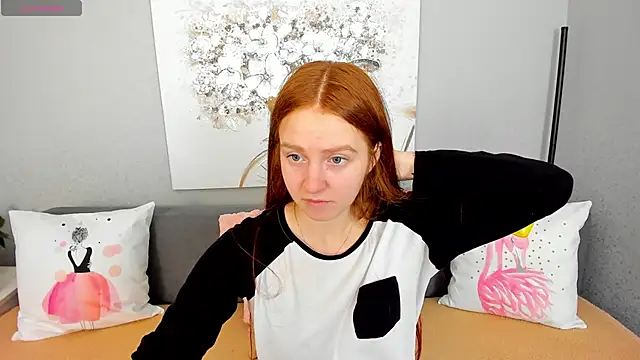 Snapshot of Evarey_ chatting on November 11, 2025, 5:18 am Evarey online show from November 11, 2025, 5:18 am