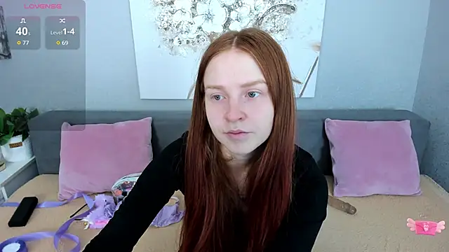 Snapshot of Evarey_ chatting on December 2, 2025, 6:19 am Evarey online show from December 2, 2025, 6:19 am