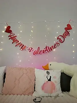 Evarey  online show from February 5, 2026, 5:12 am