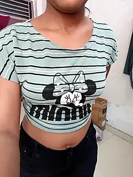 anshika0124 online show from October 31, 2025, 4:46 am