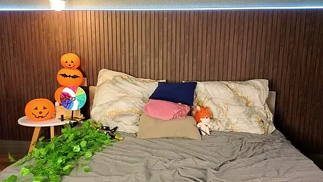 kitsun ne online show from November 4, 2025, 8:30 pm