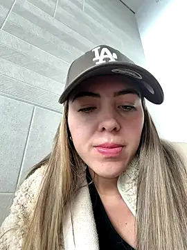 camila vanucci- online show from October 25, 2025, 2:13 pm