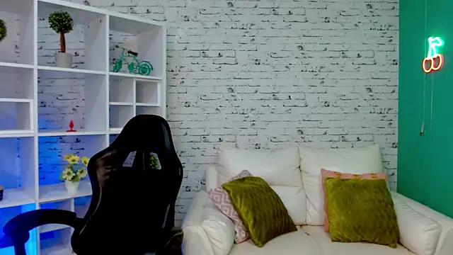 hannahjackson  online show from November 5, 2025, 11:32 am