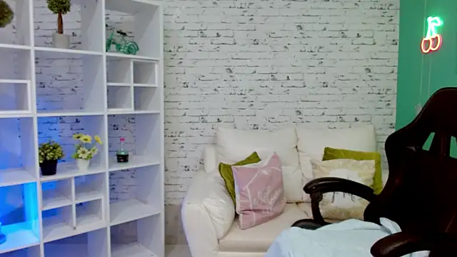 hannahjackson  online show from November 13, 2025, 11:42 am