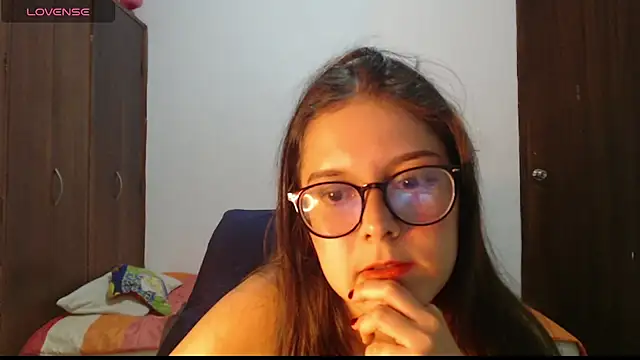 Snapshot of CarlaLorez chatting on July 14, 2026, 2:05 am CarlaLorez online show from July 14, 2026, 2:05 am