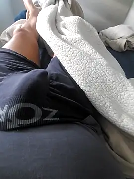 Merlin2310 online show from November 16, 2025, 5:51 pm