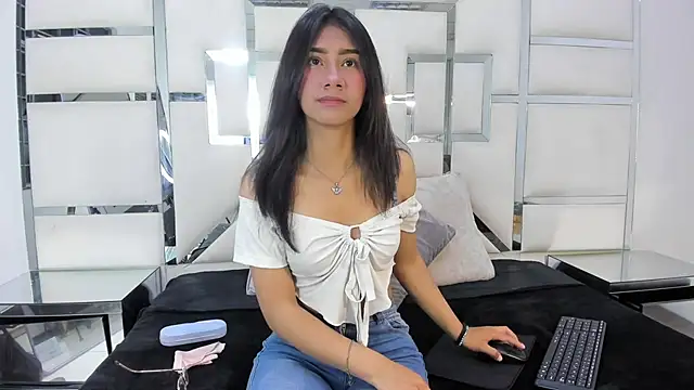 Mia clark18 online show from October 15, 2025, 3:56 pm