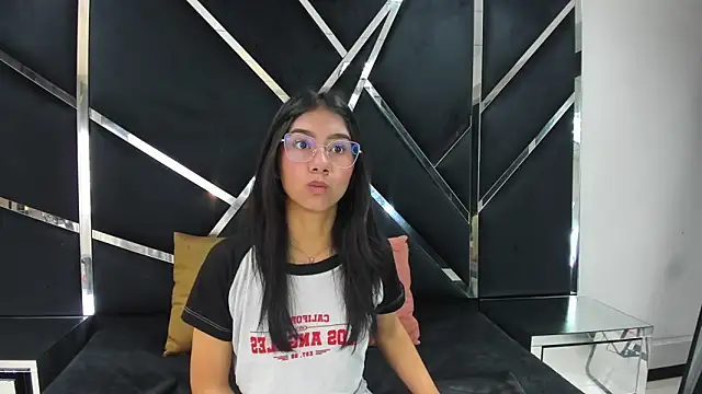 Mia clark18 online show from October 29, 2025, 2:52 pm