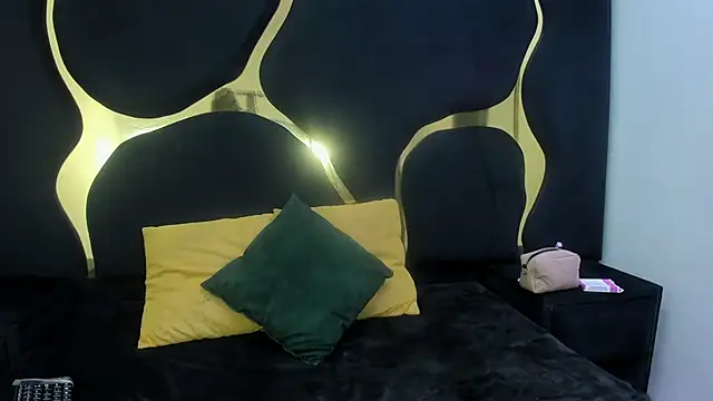 Mia clark18 online show from November 27, 2025, 5:48 pm