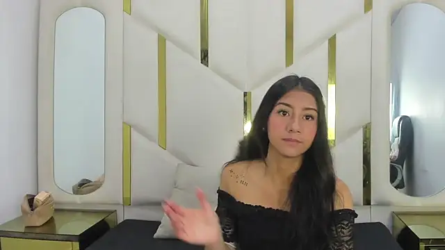 Mia clark18 online show from November 30, 2025, 4:22 pm