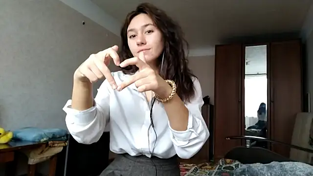 MiaLovelyOne online show from October 18, 2025, 7:20 am