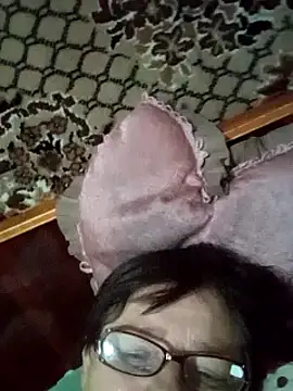 MilaCold5443 online show from April 3, 2026, 6:28 pm