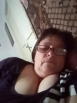 MilaCold5443 online show from April 19, 2026, 8:33 pm