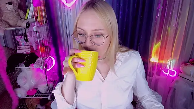 CeaneLino online show from April 22, 2026, 5:36 pm