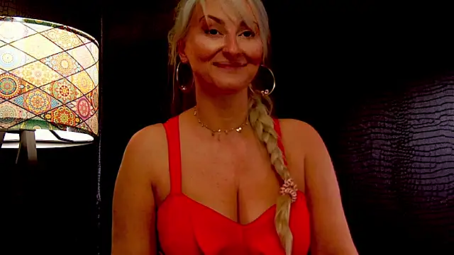 LeticiaReys online show from November 29, 2025, 11:30 pm