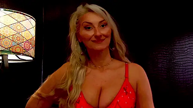 LeticiaReys online show from December 3, 2025, 1:02 am