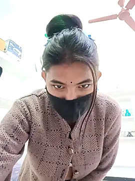 Hot radhaji online show from December 17, 2025, 4:35 pm