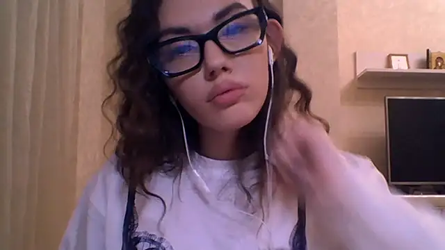 CeyaLier online show from November 18, 2025, 5:06 pm