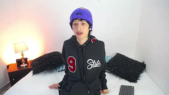 Emo Boy  online show from November 21, 2025, 12:26 pm