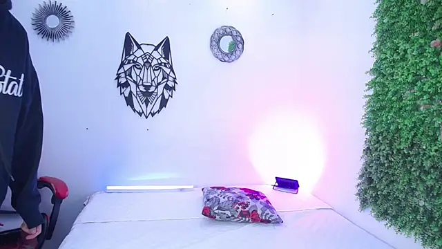 Emo Boy  online show from December 4, 2025, 12:25 pm