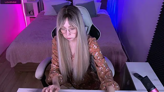 sofiisun online show from October 15, 2025, 4:12 am