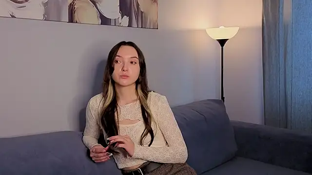 SylviaHamilton online show from October 10, 2025, 11:31 am