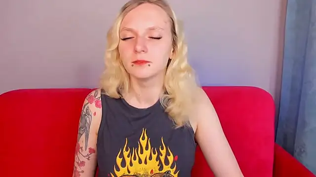 LikiLips online show from October 9, 2025, 1:25 am