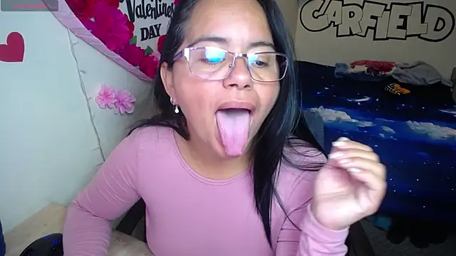 Miss  kendra  online show from April 15, 2026, 2:13 pm