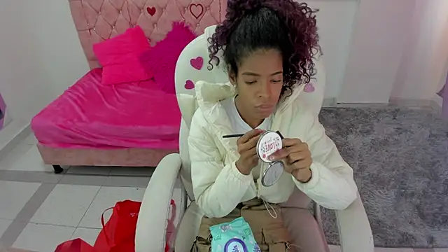 thianahorny online show from February 11, 2026, 1:38 pm