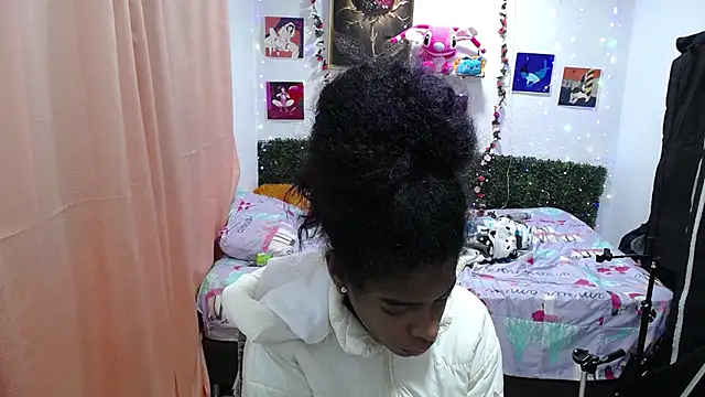 thianahorny online show from April 18, 2026, 12:42 pm