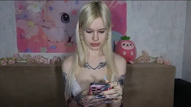 Snapshot of HoneyGold_ chatting on April 1, 2026, 3:51 am HoneyGold online show from April 1, 2026, 3:51 am