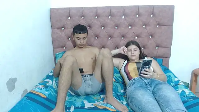 Snapshot of rober_luciana chatting on October 31, 2025, 1:45 pm rober luciana online show from October 31, 2025, 1:45 pm