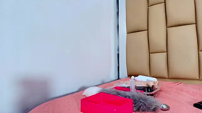 hannah teehn online show from December 4, 2025, 7:11 pm