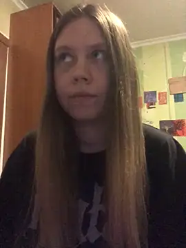 LunaVirelle online show from April 22, 2026, 5:03 pm