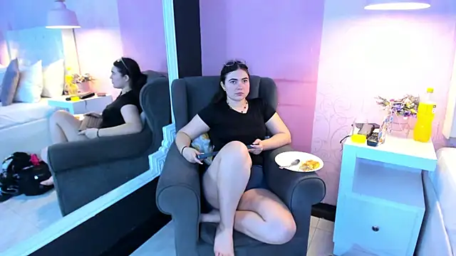 RousseWalker online show from November 23, 2025, 7:35 pm