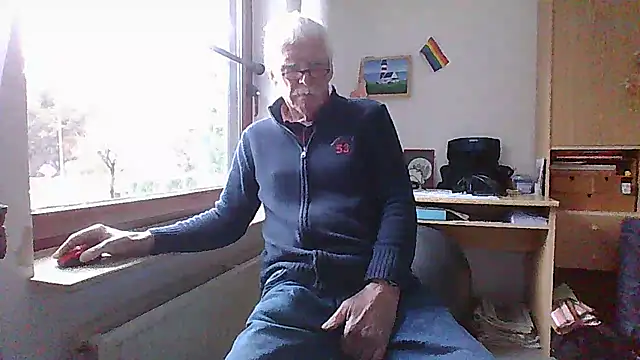 Snapshot of super-snoopy chatting on February 8, 2026, 8:40 am super-snoopy online show from February 8, 2026, 8:40 am