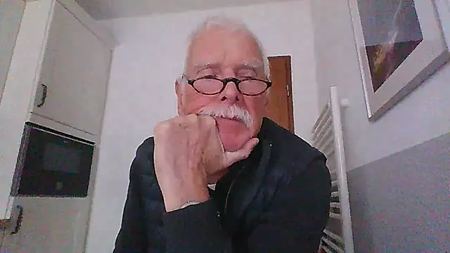 Snapshot of super-snoopy chatting on April 13, 2026, 9:15 am super-snoopy online show from April 13, 2026, 9:15 am