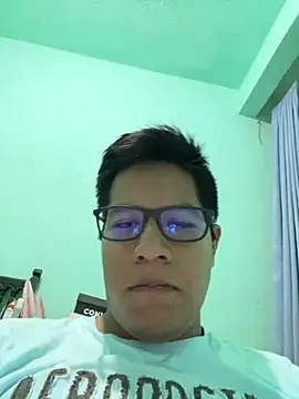 Snapshot of Lukein23 chatting on July 9, 2026, 7:12 am Lukein23 online show from July 9, 2026, 7:12 am