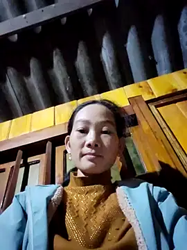 gio-thu online show from November 3, 2025, 2:07 pm