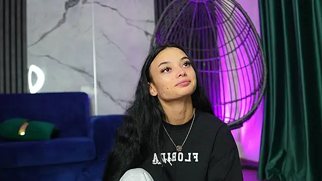 RachelRavee online show from November 3, 2025, 5:09 am