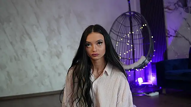 RachelRavee online show from March 8, 2026, 5:22 am