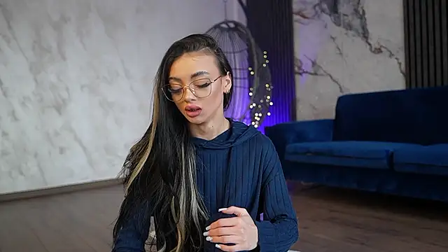 RachelRavee online show from March 26, 2026, 5:24 am