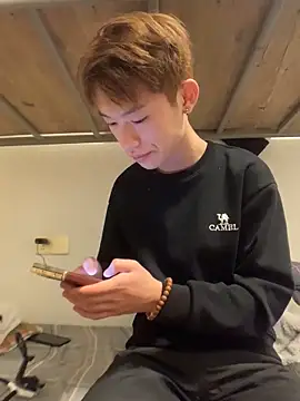 KK-cuteboy online show from December 2, 2025, 10:20 am