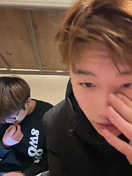 KK-cuteboy online show from December 3, 2025, 10:57 am