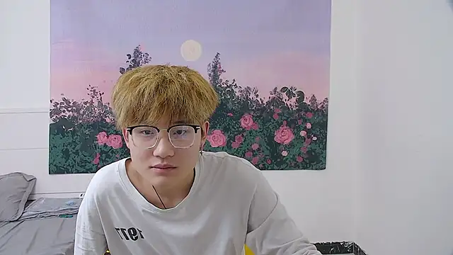 KK-cuteboy online show from April 12, 2026, 7:30 pm