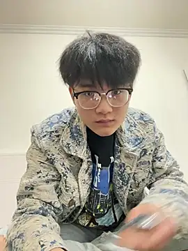 KK-cuteboy online show from April 28, 2026, 11:37 am