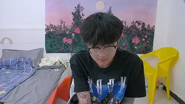 KK-cuteboy online show from May 5, 2026, 1:13 am